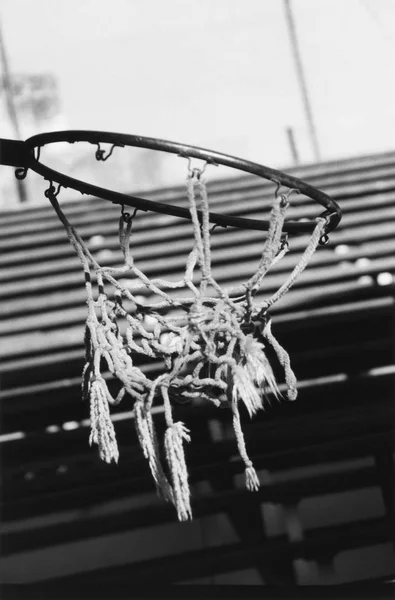 Torn basketball net — Stock Photo, Image