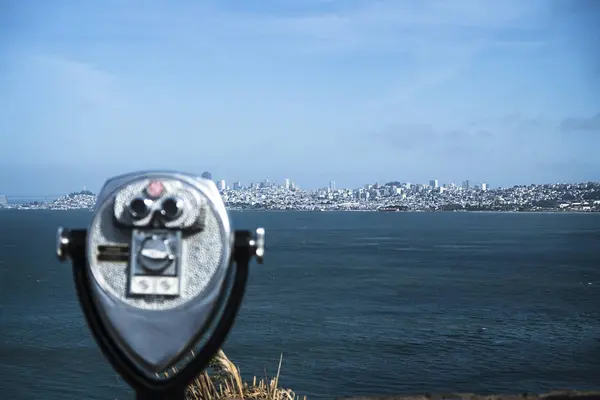 Prismáticos Operados Con Monedas Con Horizonte San Francisco Segundo Plano — Foto de Stock