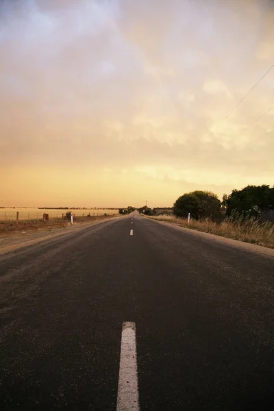 Diminishing View Marked Road Sunset Cloudy Sky — Stock Photo, Image