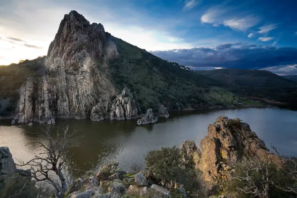 Rocky Mountains Still River Blue Cloudy Sky — Stock Photo, Image