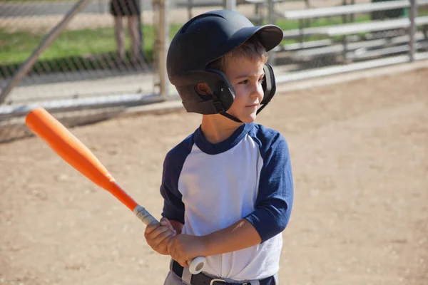 Niño Jugando Béisbol — Foto de Stock