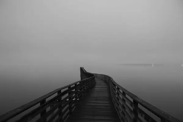 View Winding Wooden Pier Misty Puget Sound — Stock Photo, Image