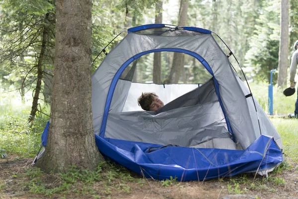 Teenage Boy Peaking Out Tent Washington Usa — Stock fotografie