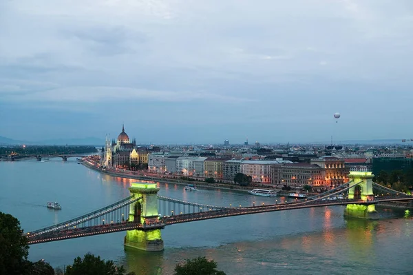 Blick Auf Die Szechenyi Kettenbrücke Und Die Donau — Stockfoto