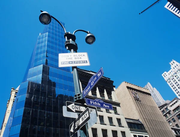 Signpost in new york — Stock Photo, Image