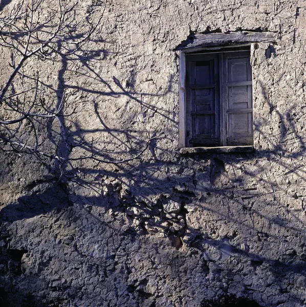 Shuttered Window Stone Wall Shadows — Stock Photo, Image