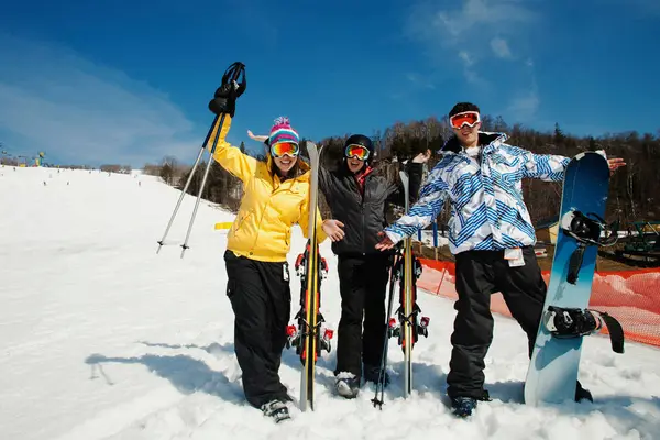 Three Friends Wearing Skiwear Skis — Stock Photo, Image