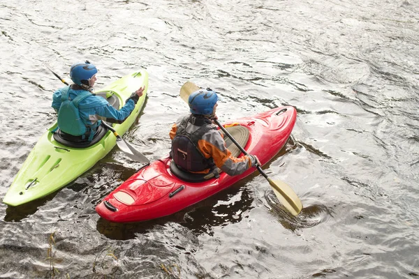 Manliga Och Kvinnliga Kajakpaddlare Paddling River Dee — Stockfoto