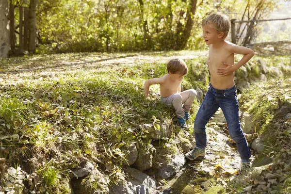 Two Boys Exploring Outdoors Schluderns South Tyrol Italy — Stock Photo, Image
