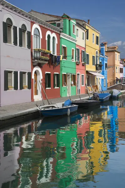 Πολύχρωμα Σπίτια Και Κανάλι Burano Βένετο Βενετία Ιταλία — Φωτογραφία Αρχείου