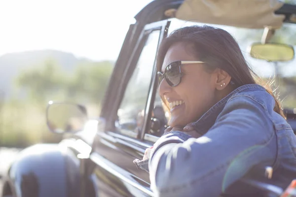 Mujer Madura Coche Descapotable — Foto de Stock