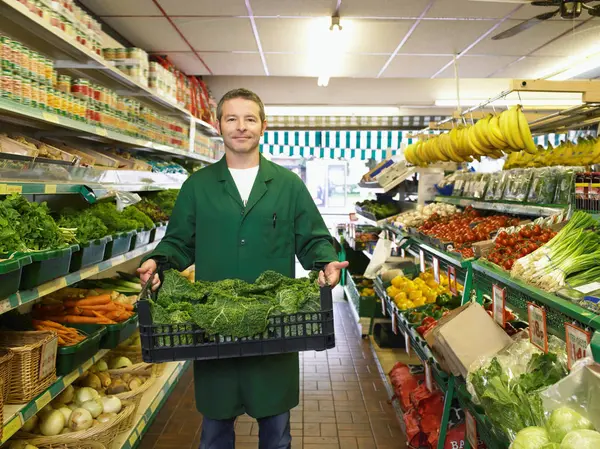 Friss Zöldséget Szállító Grocer — Stock Fotó