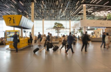 Terminal kalkış Havaalanı'nda, bulanık Gezgin.