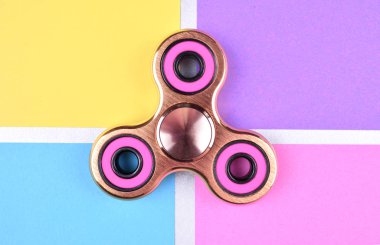 El topluca spinner oyuncak.