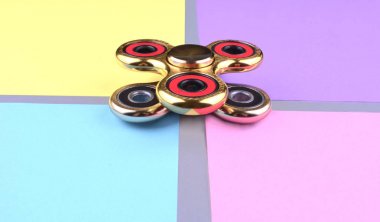 El topluca spinner oyuncak grubu.