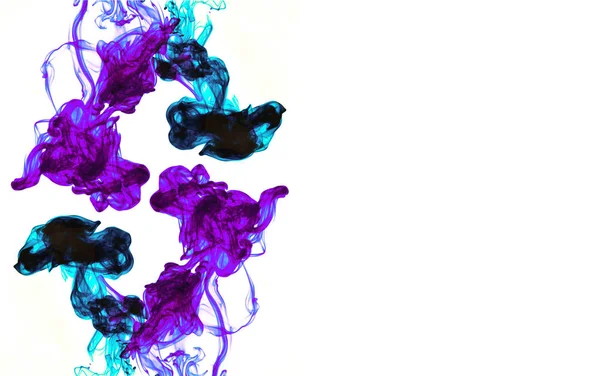 Nuvola di inchiostro colorato in acqua isolata . — Foto Stock
