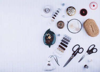 Arka dikiş araçları ve aksesuarları.