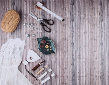 Arka dikiş araçları ve aksesuarları.