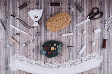 Arka dikiş araçları ve aksesuarları.