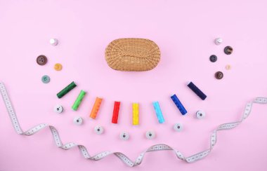 Arka dikiş araçları ve aksesuarları.