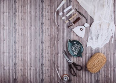 Arka dikiş araçları ve aksesuarları.