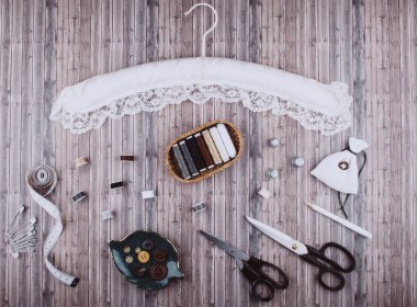 Arka dikiş araçları ve aksesuarları.