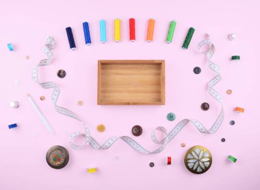 Arka dikiş araçları ve aksesuarları.