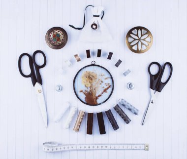 Arka dikiş araçları ve aksesuarları.