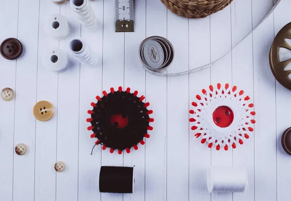 Arka dikiş araçları ve aksesuarları.