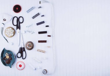 Arka dikiş araçları ve aksesuarları.