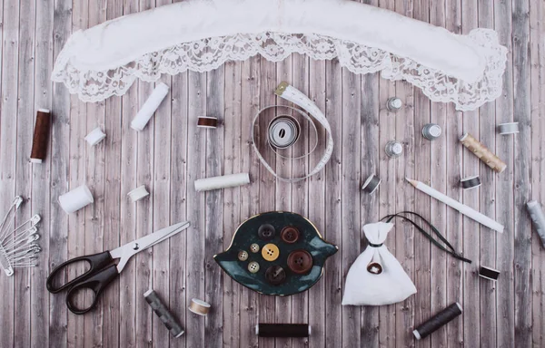 Arka dikiş araçları ve aksesuarları.