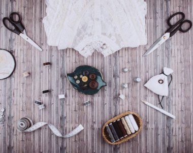 Arka dikiş araçları ve aksesuarları.