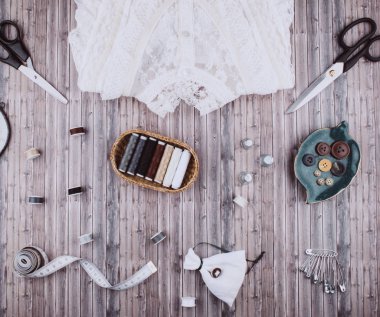 Arka dikiş araçları ve aksesuarları.