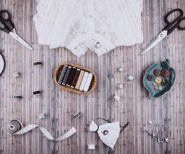 Arka dikiş araçları ve aksesuarları.