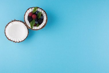 Hindistancevizi meyve çilek karışımı ile.