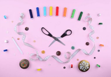 Arka dikiş araçları ve aksesuarları.