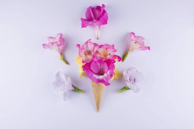 Gözleme koni ile çiçek oluşturma.