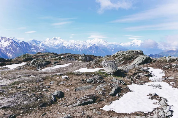 Utsikt över vackra landskapet i Alperna. — Stockfoto