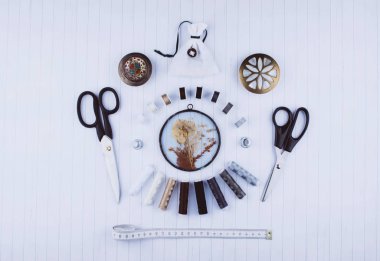 Arka dikiş araçları ve aksesuarları.