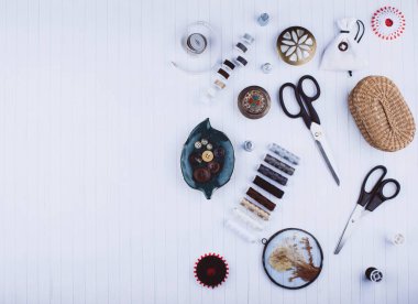 Arka dikiş araçları ve aksesuarları.