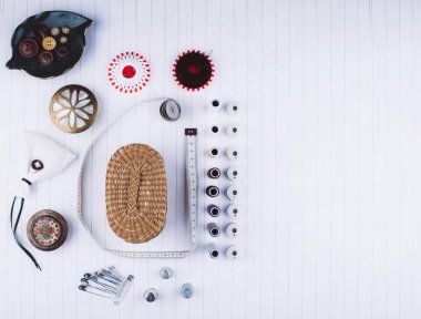 Arka dikiş araçları ve aksesuarları.