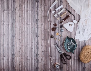 Arka dikiş araçları ve aksesuarları.