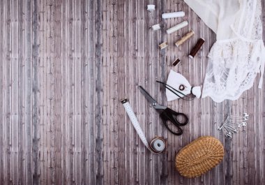 Arka dikiş araçları ve aksesuarları.