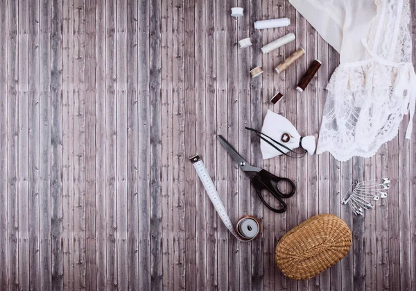 Arka dikiş araçları ve aksesuarları.