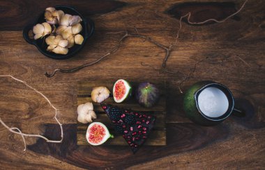 Vegan pasta chia tohum, quinoa, avokado.