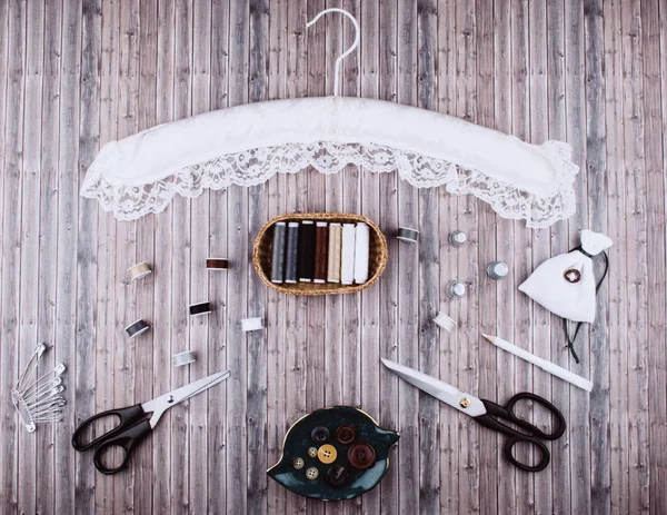 Arka dikiş araçları ve aksesuarları.