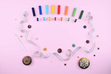 Arka dikiş araçları ve aksesuarları.