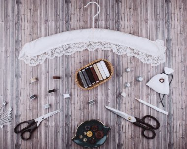 Arka dikiş araçları ve aksesuarları.