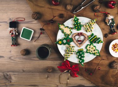 Lezzetli Noel gingerbread çerezleri.