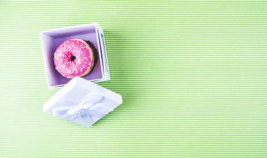 Buzlanma ile kaplı çörek.